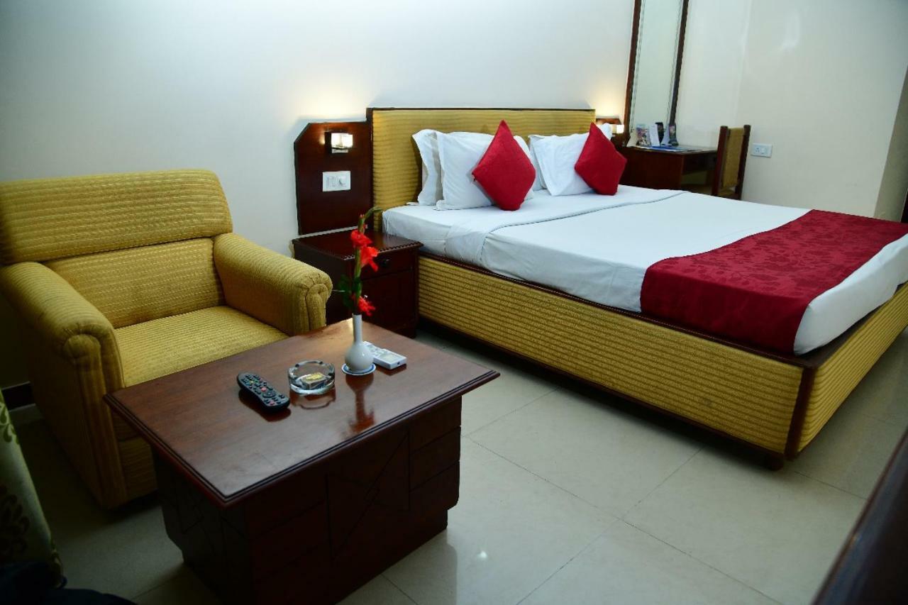 The Presidency Bhubaneswar Exterior foto
